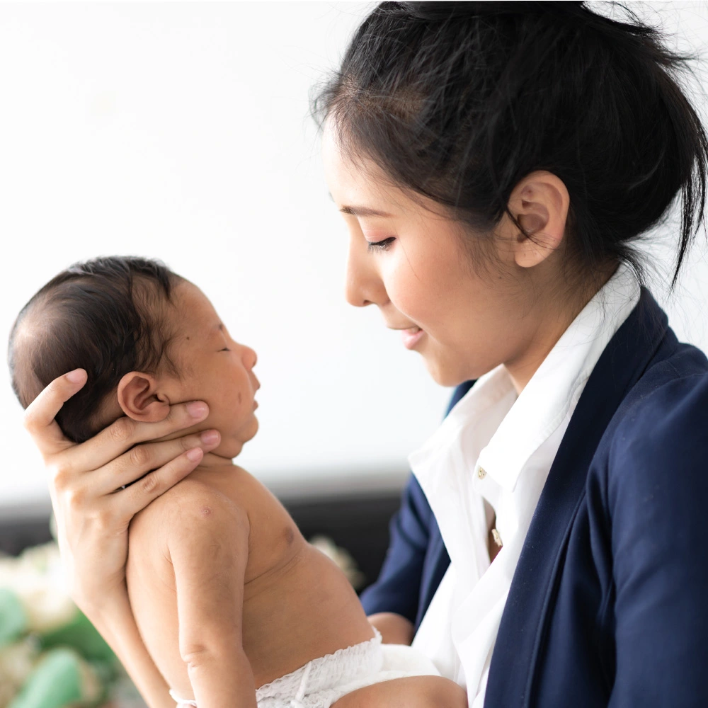 Mutter mit Baby im arm